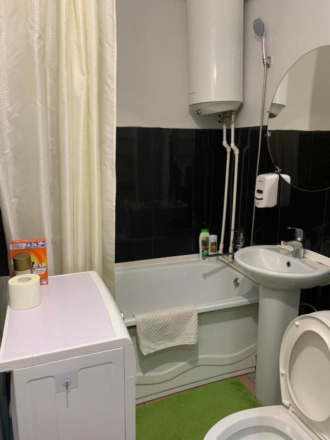 Уютная Квартира В Центре По Ул Гоголя Karagandy Esterno foto